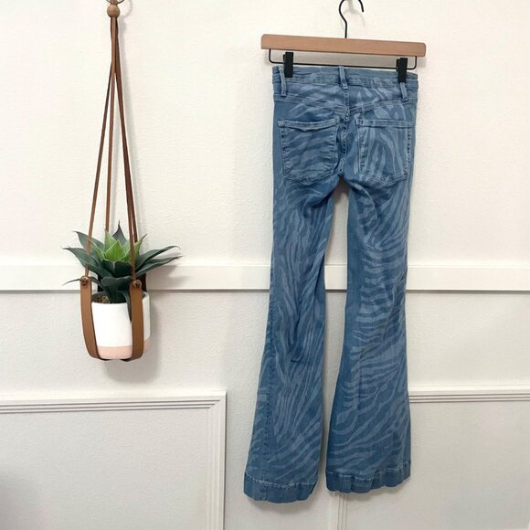 We The Free Zebra Print Low Rise Flare Leg Jeans Blue Size 26 - Picture 3 of 7